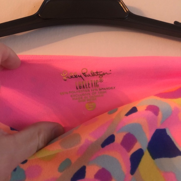 Lilly Pulitzer Luxletic weekend crop - Picture 4 of 7
